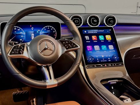 Used 2026 Mercedes-Benz GLC 300 image 35