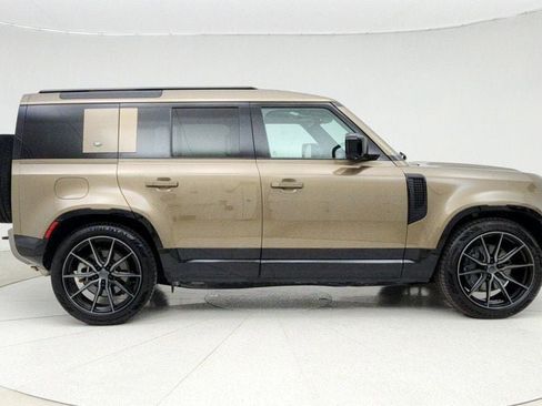 Used 2024 Land Rover Defender 110 X-Dynamic SE image 4