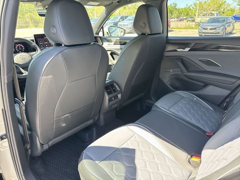 New 2026 Volkswagen Tiguan SEL R-Line AWD/4WD image 17
