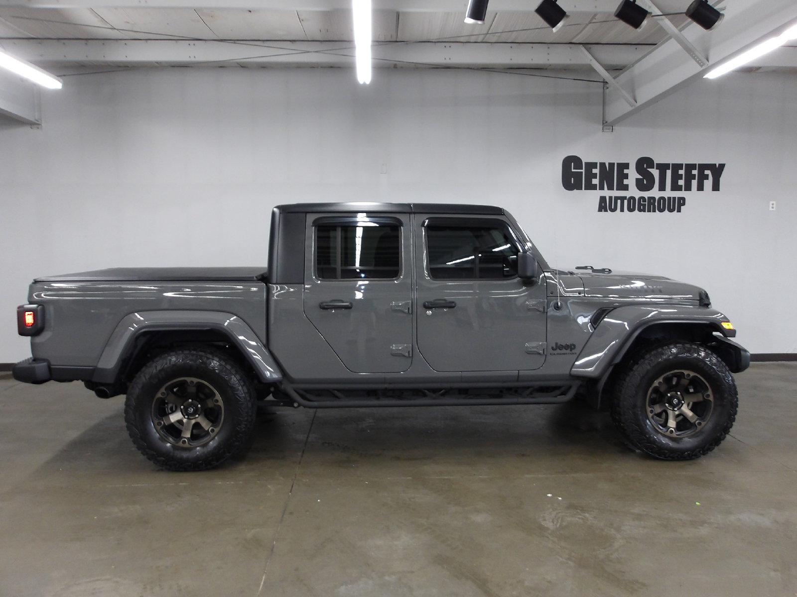 Used 2021 Jeep Gladiator Sport AWD/4WD image 3