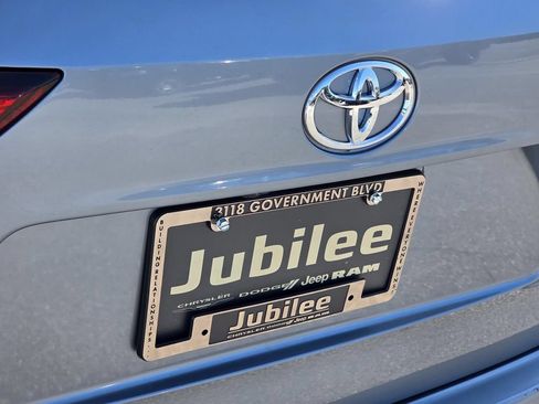 Used 2022 Toyota Highlander XLE FWD image 31