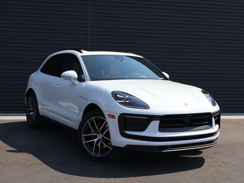 Used 2026 Porsche Macan AWD/4WD image 36