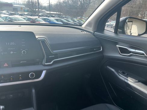 Used 2025 Kia Sportage LX image 29