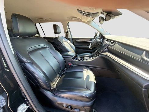 Used 2023 Jeep Grand Cherokee L Limited w/ Black Appearance Package image 15