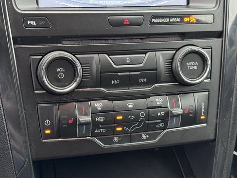 Used 2018 Ford Explorer XLT w/ Equipment Group 202A image 30