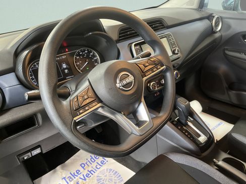 Used 2025 Nissan Versa SV image 8