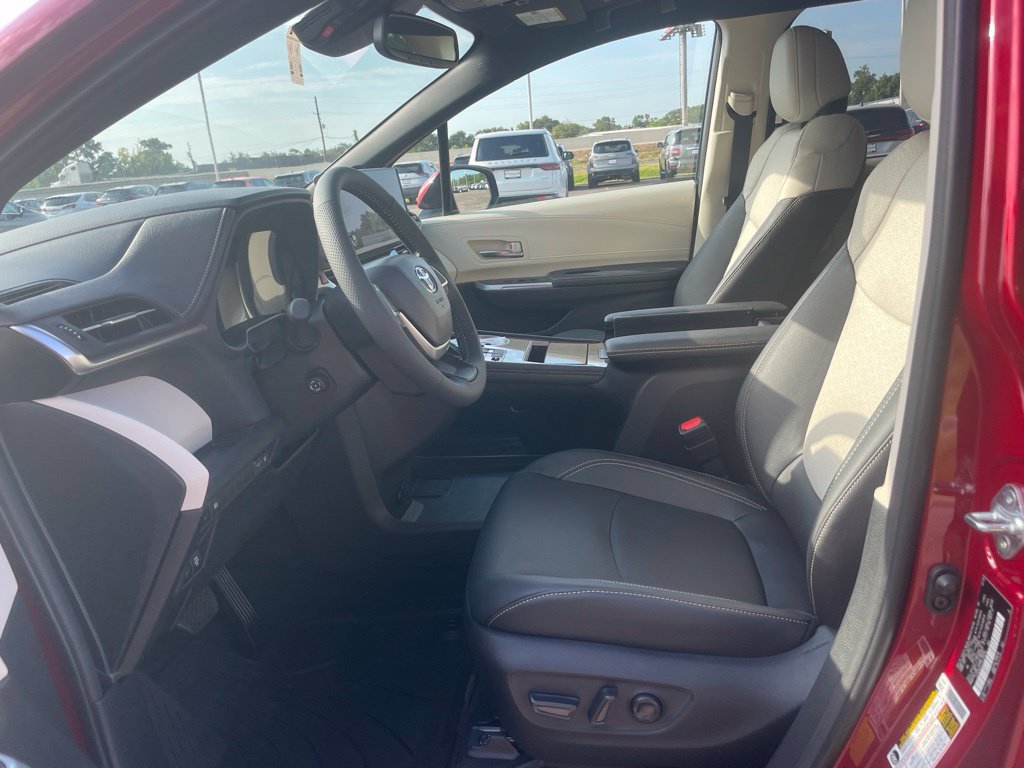 New 2026 Toyota Sienna Limited FWD image 11