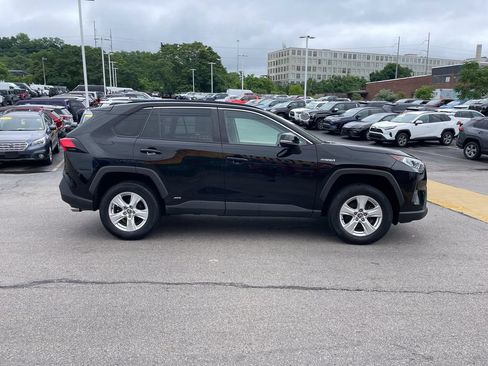 Used 2021 Toyota RAV4 XLE w/ Convenience Package AWD/4WD image 7