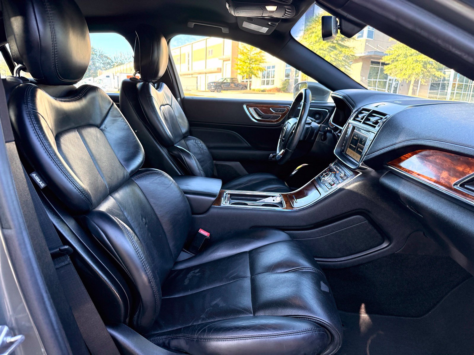 Used 2017 Lincoln Continental Select FWD image 34