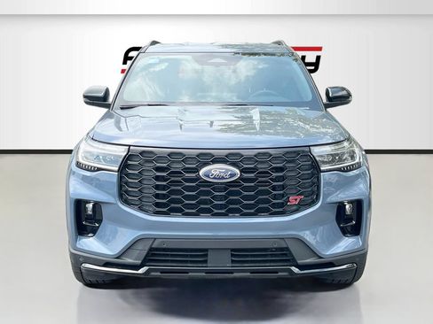 Used 2025 Ford Explorer ST AWD/4WD image 2