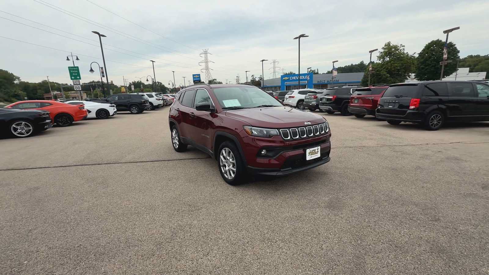 Used 2022 Jeep Compass Latitude w/ Sun and Sound Group AWD/4WD image 2