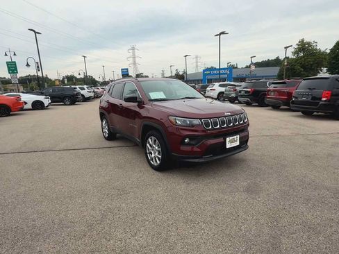 Used 2022 Jeep Compass Latitude w/ Sun and Sound Group AWD/4WD image 2