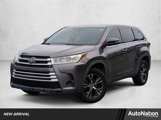 Used 2019 Toyota Highlander LE video 1