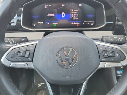 Used 2025 Volkswagen Jetta SE FWD image 31
