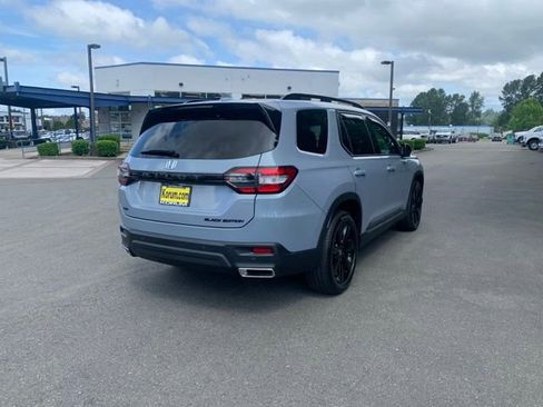 Used 2025 Honda Pilot Black Edition image 8