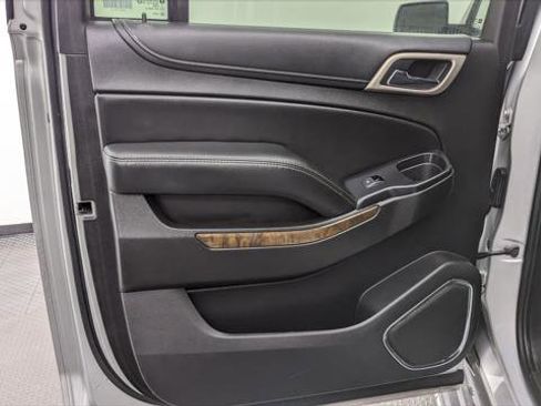 Used 2018 GMC Yukon XL Denali image 16