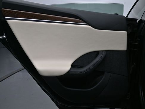 Used 2021 Tesla Model S Plaid image 19