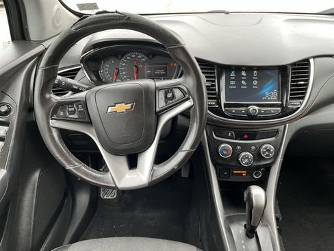 Used 2017 Chevrolet Trax LT w/ LT Convenience Package FWD image 13