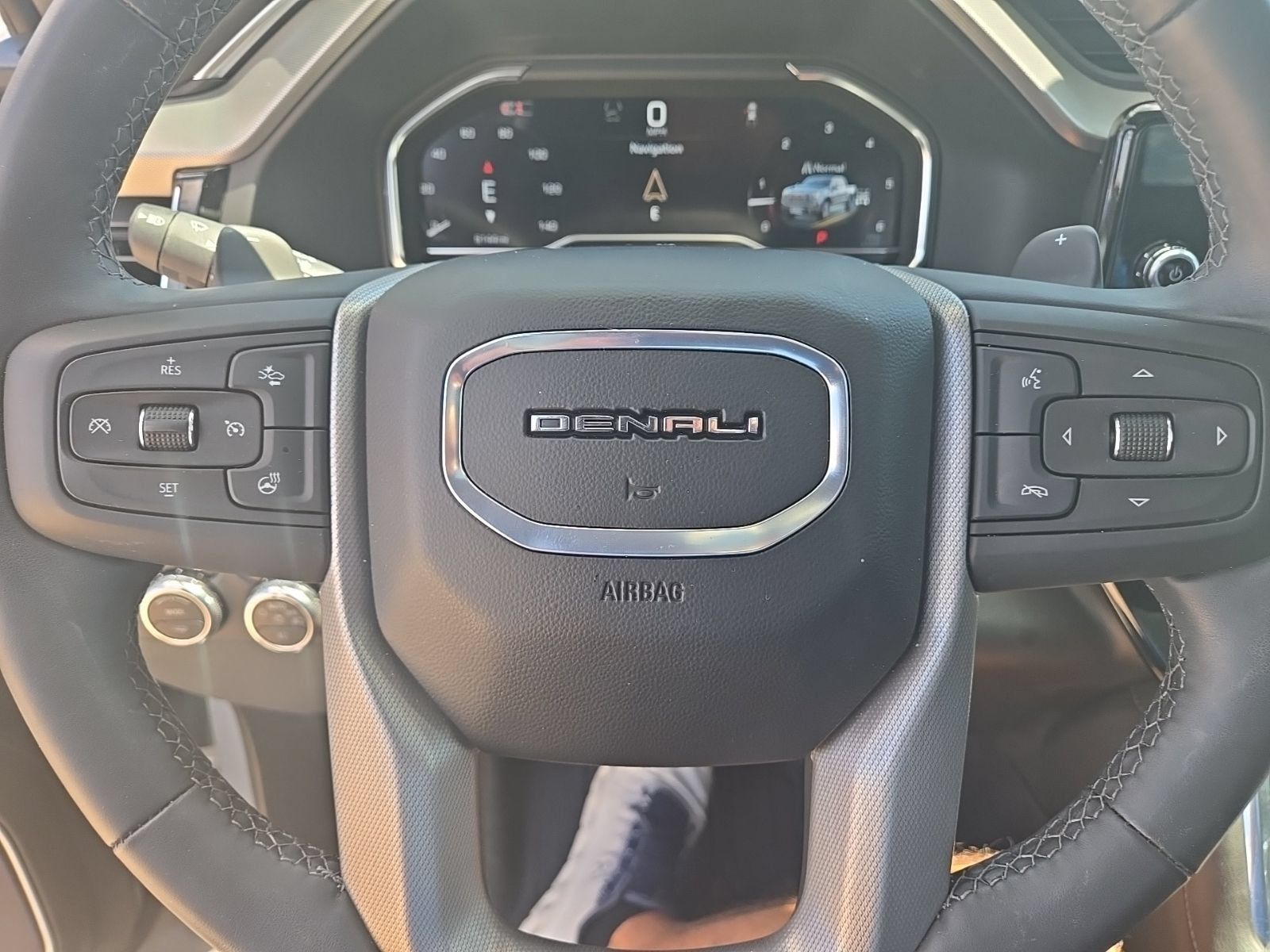 Used 2024 GMC Sierra 1500 Denali w/ Denali Reserve Package AWD/4WD image 19