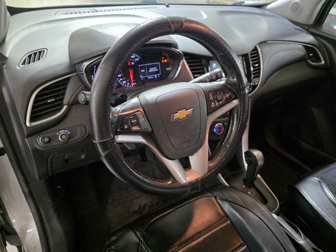 Used 2019 Chevrolet Trax LT w/ LT Convenience Package image 16