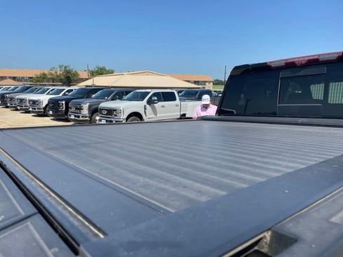 Used 2023 GMC Sierra 2500 AT4 w/ AT4 Preferred Package AWD/4WD image 9