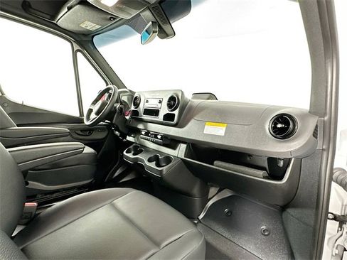 Used 2025 Mercedes-Benz Sprinter 2500 image 24