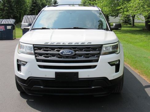 Used 2018 Ford Explorer XLT w/ XLT Appearance Package AWD/4WD image 3