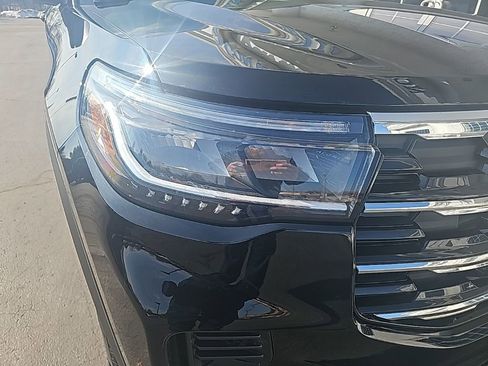 Used 2025 Ford Explorer Active image 7