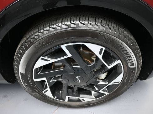 Certified 2025 Kia Sportage SX FWD image 13
