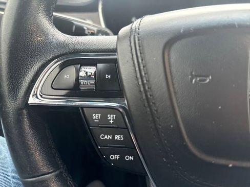 Used 2018 Lincoln Continental Premiere image 25