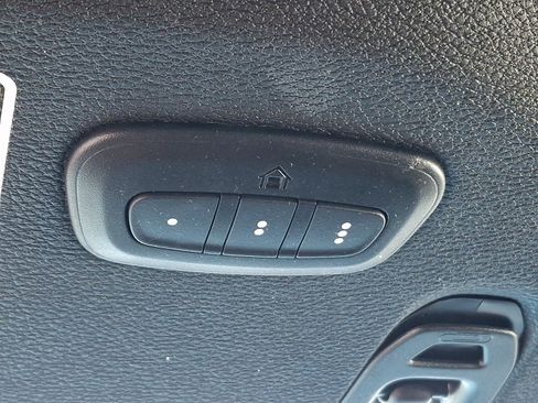 Used 2020 Jeep Wrangler Unlimited Sahara AWD/4WD image 25