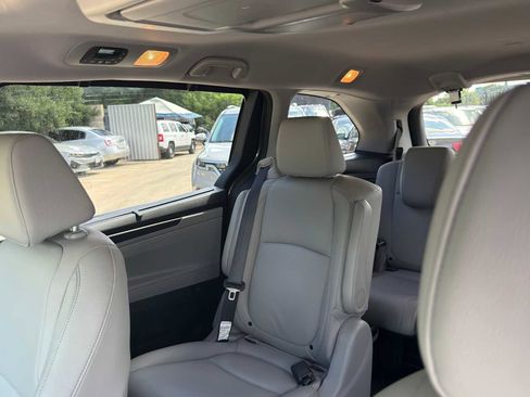 Used 2023 Honda Odyssey Touring image 13