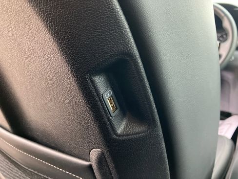 Used 2023 Kia Sorento S image 32