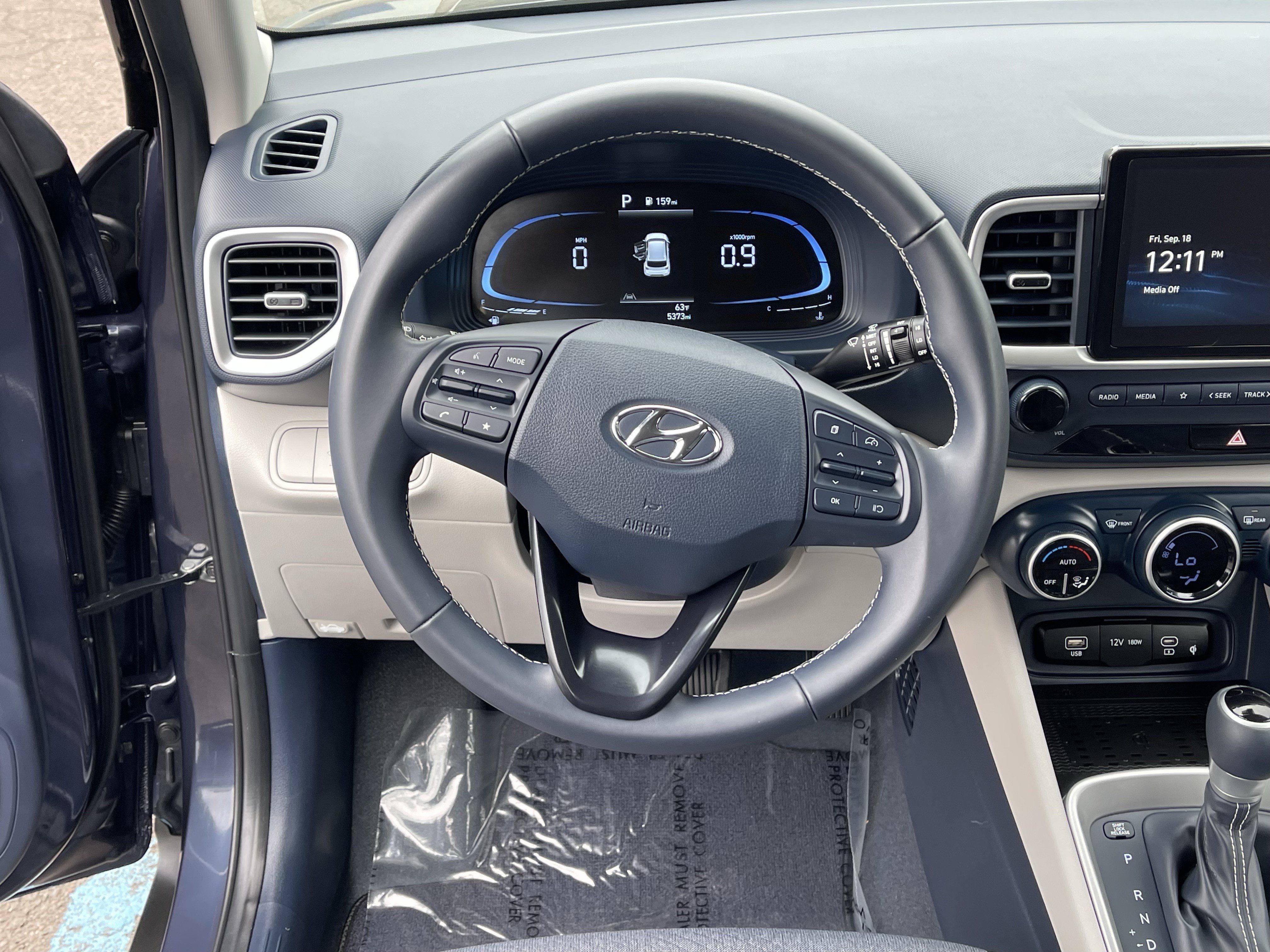 Certified 2025 Hyundai Venue Limited FWD image 13
