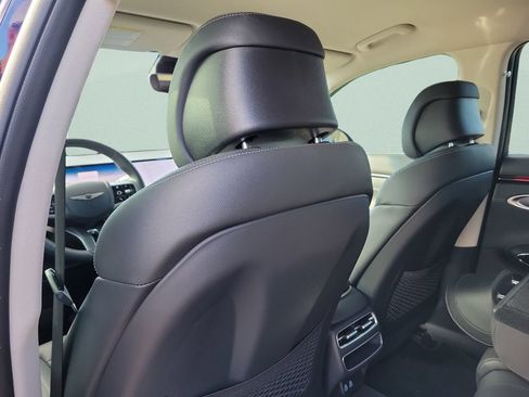 New 2026 Genesis GV70 2.5T AWD/4WD image 17