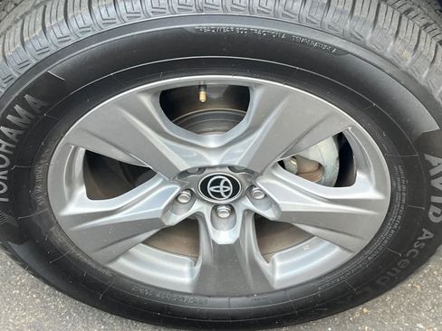 Used 2023 Toyota RAV4 XLE AWD/4WD image 15