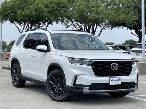 New 2025 Honda Pilot Touring image 2