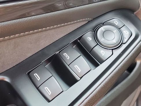 Used 2023 Chevrolet Traverse High Country w/ LPO, Floor Liner Package AWD/4WD image 25