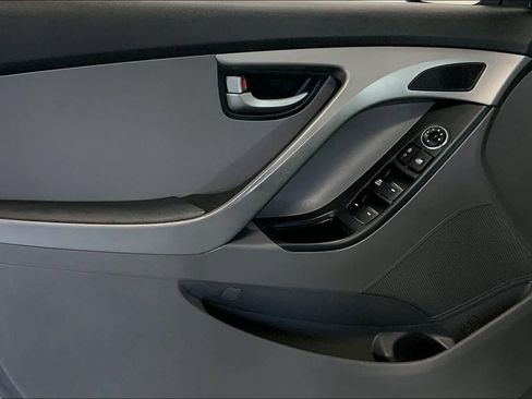 Used 2016 Hyundai Elantra SE image 24