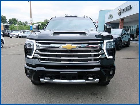 Used 2024 Chevrolet Silverado 2500 High Country w/ High Country Premium Package AWD/4WD image 3