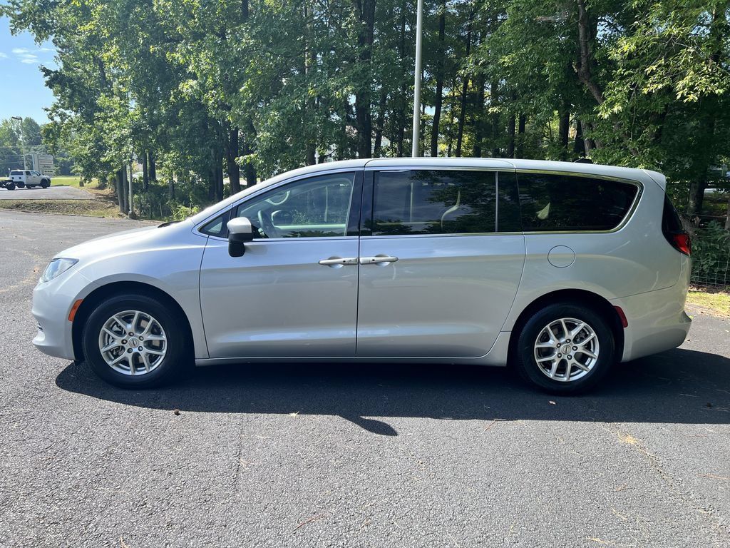 Used 2023 Chrysler Voyager LX FWD image 6