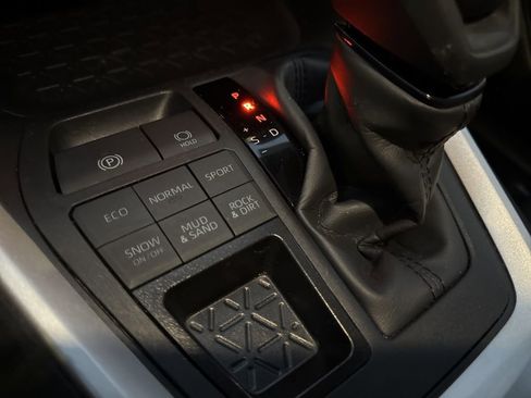 Certified 2024 Toyota RAV4 LE image 32