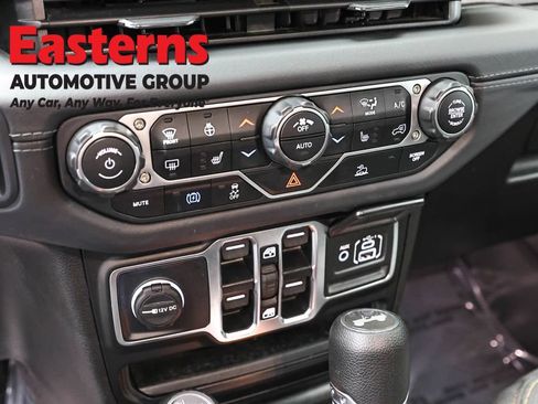 Used 2025 Jeep Wrangler Unlimited Sahara AWD/4WD image 20