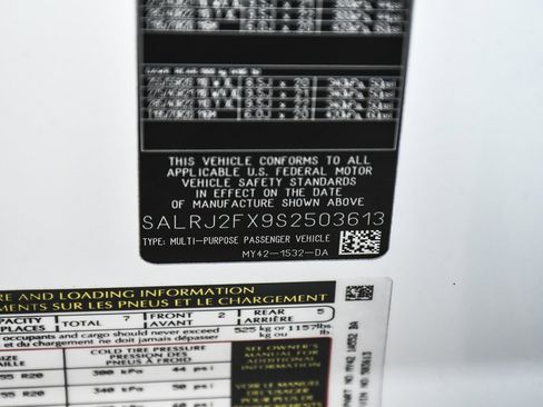 Used 2025 Land Rover Discovery S image 20