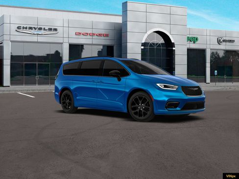 New 2026 Chrysler Pacifica Limited image 9