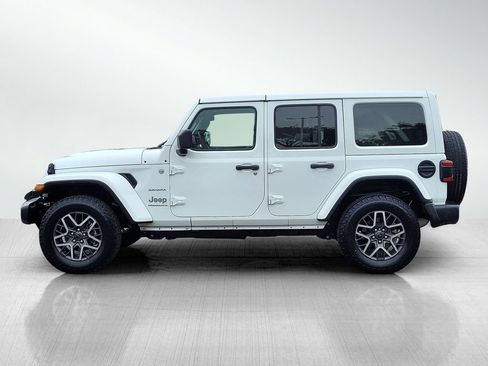 Used 2024 Jeep Wrangler Sahara image 7