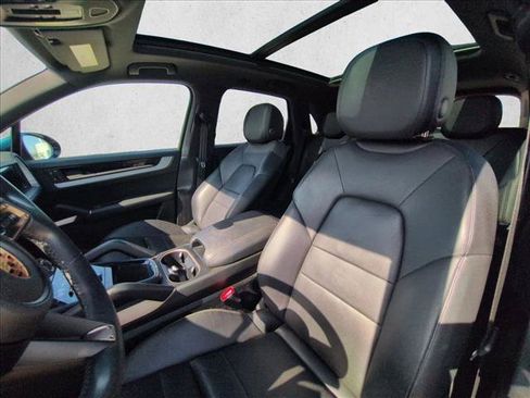 Used 2024 Porsche Cayenne S AWD/4WD image 16