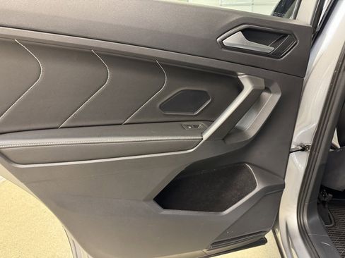 Used 2022 Volkswagen Tiguan SE image 16