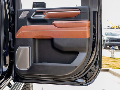 Used 2025 GMC Sierra 2500 Denali Ultimate image 39