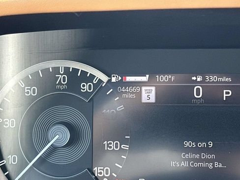 Used 2023 Land Rover Defender 130 X-Dynamic SE AWD/4WD image 24